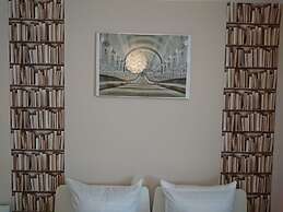 City Apartment S & W