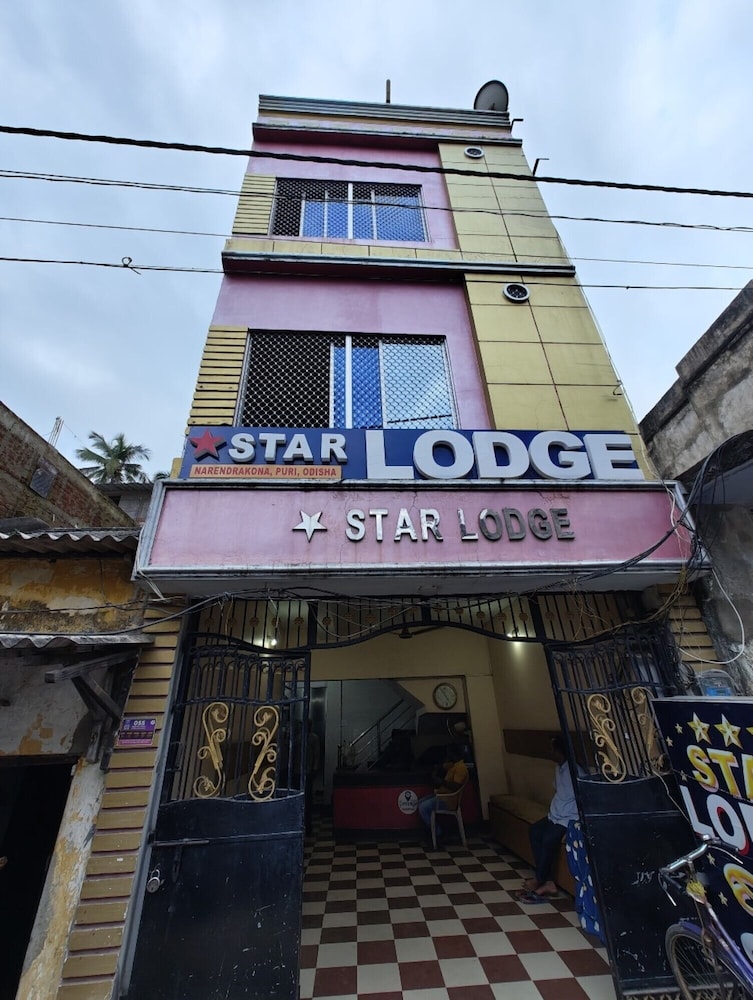 Goroomgo Star Lodge Puri