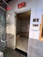 Kiwi Hotel & Apartments