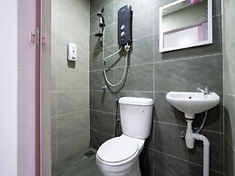 OYO 44093 Vrm Hotel
