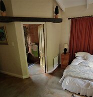 Fountain Baths Guest Cottages