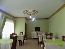 Deluxe Hotel - Ishaka