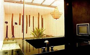 Hip Spa Motel