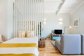 Porto Downtown Studio with Balcony