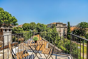 Porto Downtown Studio with Balcony