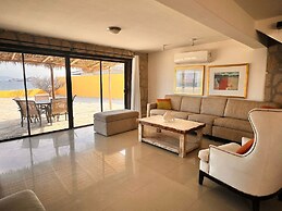 Los Vientos Hotel