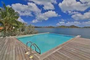 Villa At the Reef