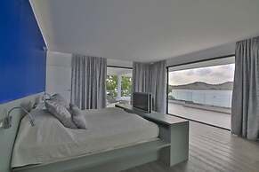 Villa At the Reef