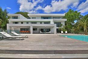 Villa At the Reef