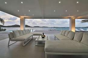 Villa At the Reef