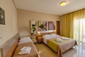 Relax Hotel