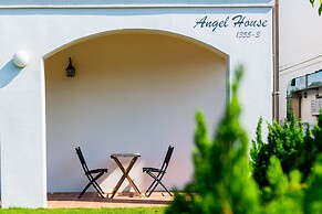 Anelani House