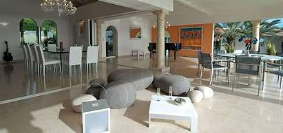 Villa Sandyline