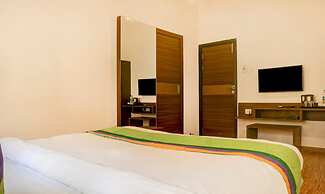 Treebo Five Elements with Swimming Pool