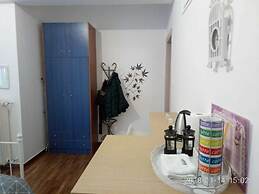 Modern ideally located studio apartment