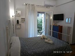 Modern ideally located studio apartment