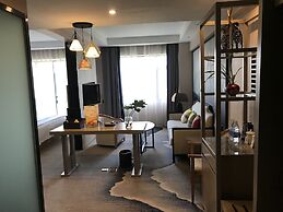 Metropolis Golf Hot Spring Hotel