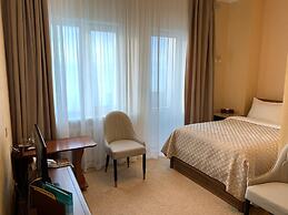 Tom Hotel