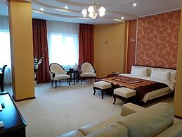 Tom Hotel