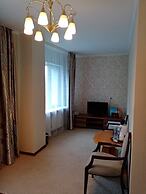 Tom Hotel