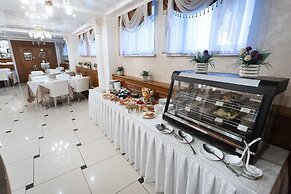 Tom Hotel