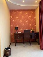 Tom Hotel