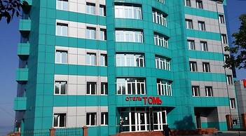 Tom Hotel