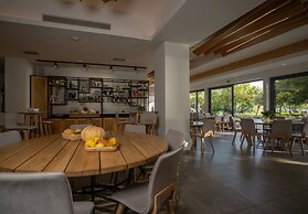 Zoe Seaside Resort
