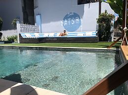 Gatsby Hotel and Hostel