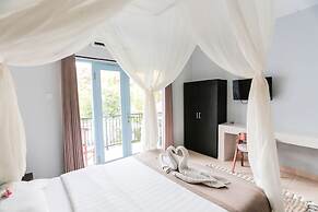 Gatsby Hotel and Hostel