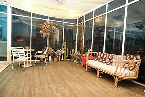 Capital O 91202 Wow Hotel