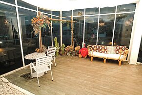 Capital O 91202 Wow Hotel