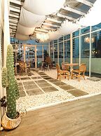 Capital O 91202 Wow Hotel