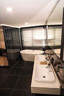 Capital O 91202 Wow Hotel