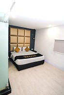 Capital O 91202 Wow Hotel