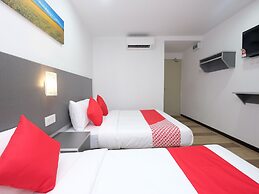 OYO 44043 First Garden Hotel
