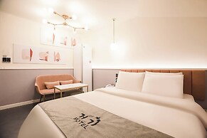 Gugi Hotel