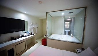Gugi Hotel