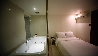 Gugi Hotel