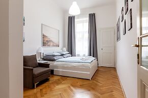 City Castle Aparthotel