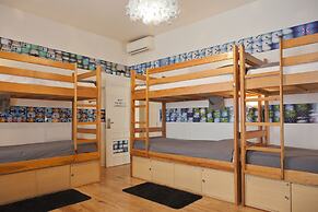 Living Lounge Hostel