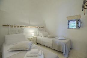 Trullo Grotta Cisternino by Typney