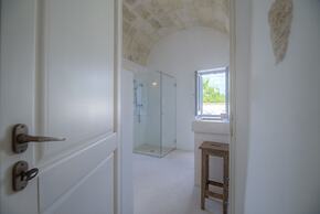 Trullo Grotta Cisternino by Typney
