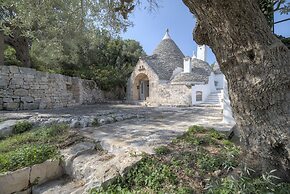Trullo Grotta Cisternino by Typney