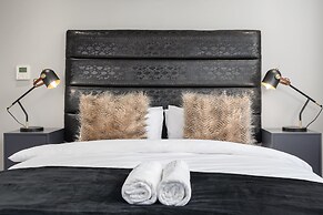 Warwick 401 - Adults Only