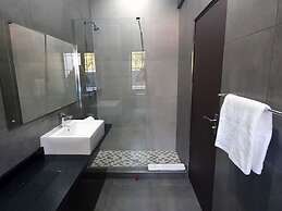 La Orchard Hotel