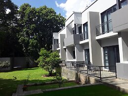 La Orchard Hotel