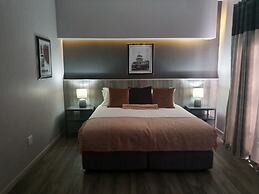 La Orchard Hotel