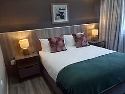 La Orchard Hotel