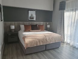 La Orchard Hotel